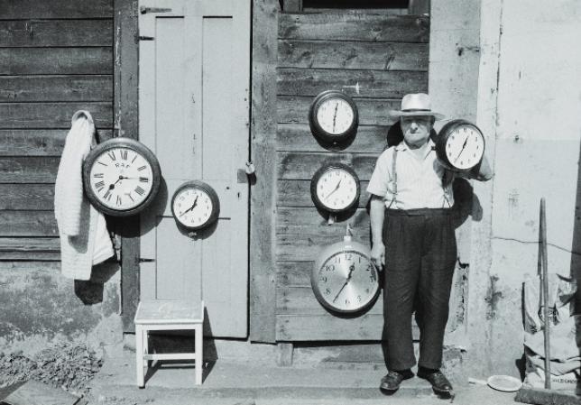 Image: Clockseller, Cheshire St, Brick Lane Sunday Market, 1970 © Ron McCormick