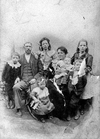 Image of Michael Bradley, (1861-1912), a stevedore and Catherine Bradley, nee Heffernan, (1886-1943)